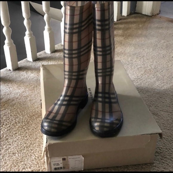Burberry rain boots 35/5 - Picture 3 of 5